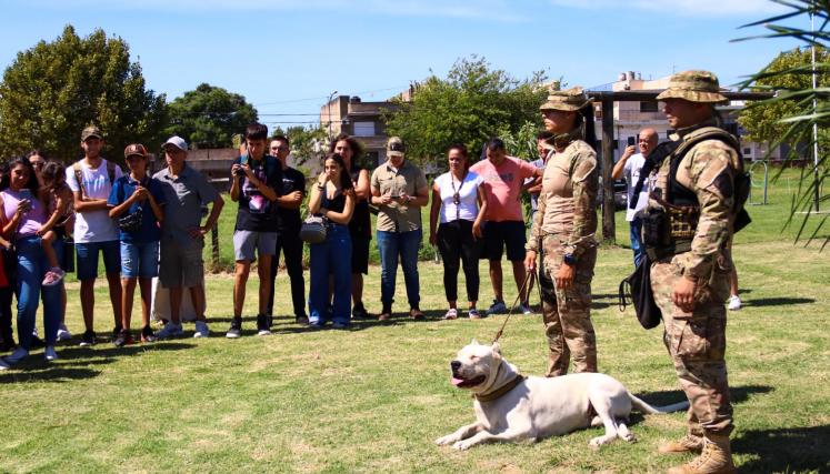 LA UNIDAD CANINA Y LOS VECINOS